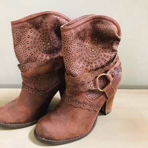 Cowgirl booties! With a little bling!✨
